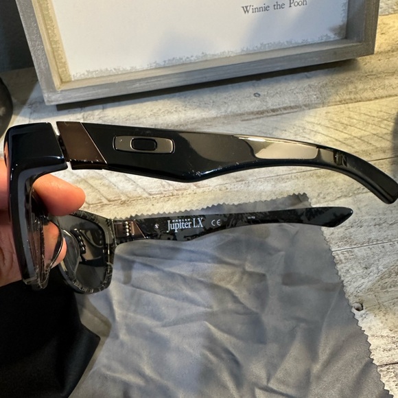 OAKLEY VINTAGE SUNGLASSES JUPITER LX BLACK PATTERN FRAME GREY LENSES like new - Picture 3 of 5